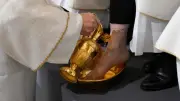 Papa León XIV revive lavatorio de pies en Jueves Santo con 12 sacerdotes en Roma