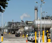 Paraguay enfrenta presión por alza de combustibles con incrementos de hasta 44%