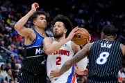 Pistons vencen a Magic 98-83 y acortan serie de playoffs NBA