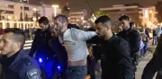 Policía israelí dispersa protesta y detiene a 10 personas en Tel Aviv desafiando orden judicial