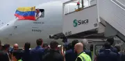 Primer vuelo de EE. UU. aterriza en Venezuela tras 7 años para acuerdos económicos