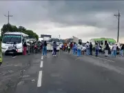 Protestas en Guachené por masacre: bloquean vía Panamericana exigiendo seguridad urgente