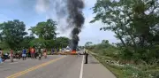 Protestas violentas en Calamar: intento de incendiar Afinia y bloqueo vial entre Bolívar y Atlántico