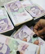 ¿Puede subir el salario mínimo si aumentan las tasas de interés? La ley colombiana responde