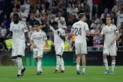 Real Madrid vence y mantiene sus opciones en la Liga de España