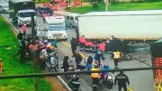 Tragedia vial en Bogotá-Sibaté: Dos motociclistas fallecen tras choque múltiple con furgón