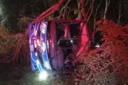 Tragedia vial en Ibagué-Bogotá: bus de Coomotor volcó dejando 3 muertos y múltiples heridos