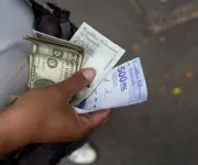 Venezuela intensifica venta de dólares para frenar desplome del bolívar tras captura de Maduro