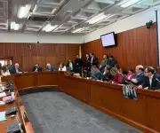 Villar y Ávila mantienen desacuerdo sobre alza de tasas de interés en debate del Senado