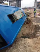 Volcamiento de bus del SITP en la av. 68 dejó tres heridos