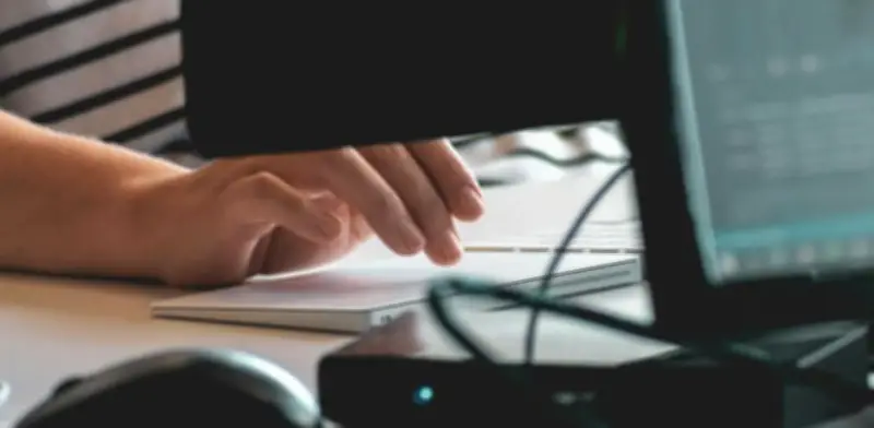 1 de cada 10 trabajadores en Colombia ve pornografía desde su trabajo