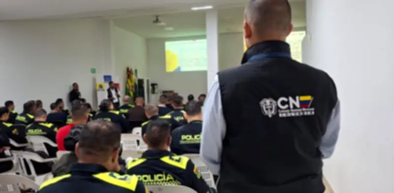 550 policías en Santander se capacitan en app del CNE para elecciones