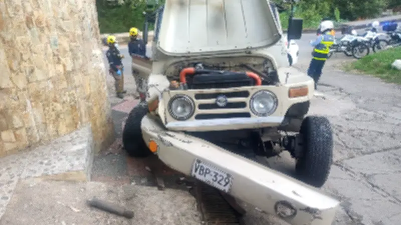 Accidente en Cali: guala choca contra predio y deja seis heridos