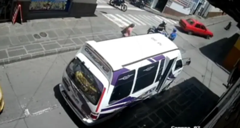 Acciones legales contra motociclista que agredió a regulador vial en San Gil