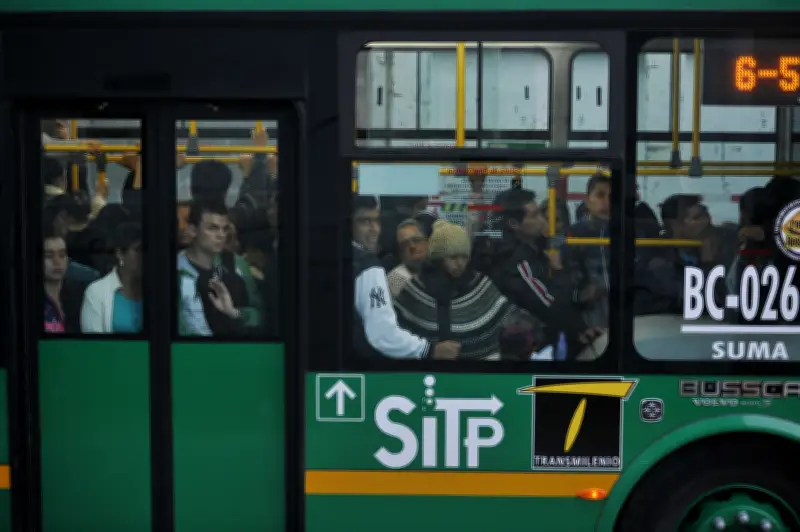 Acuerdo firma piloto de rutas alimentadoras de TransMilenio en Soacha