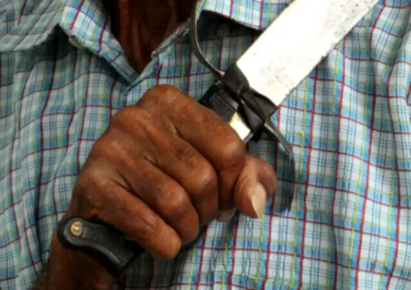 Adolescente asesina a machetazos a un hombre de 54 años en Girón
