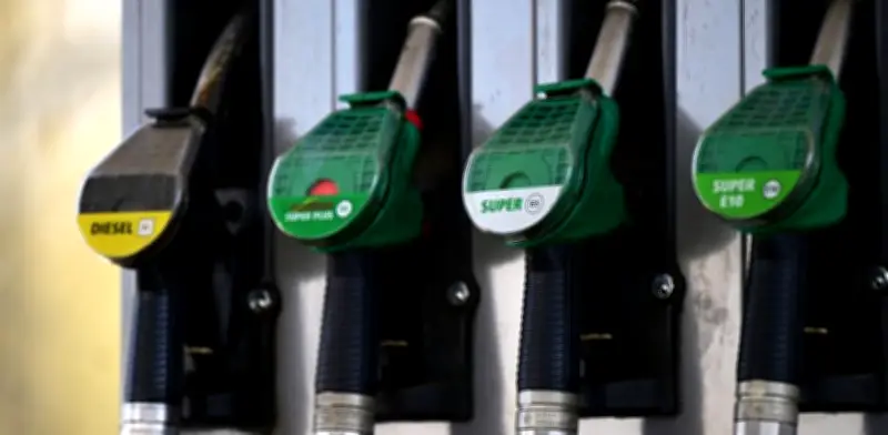 AIE alerta: mundo agota reservas de petróleo a velocidad récord por guerra en Oriente Medio