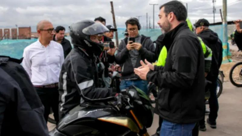 Alcalde Galán lidera operativo inmovilización de 21 motos en Bogotá