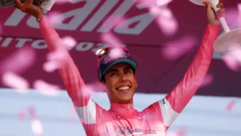Alec Segaert sorprende y gana la etapa 12 del Giro de Italia 2026