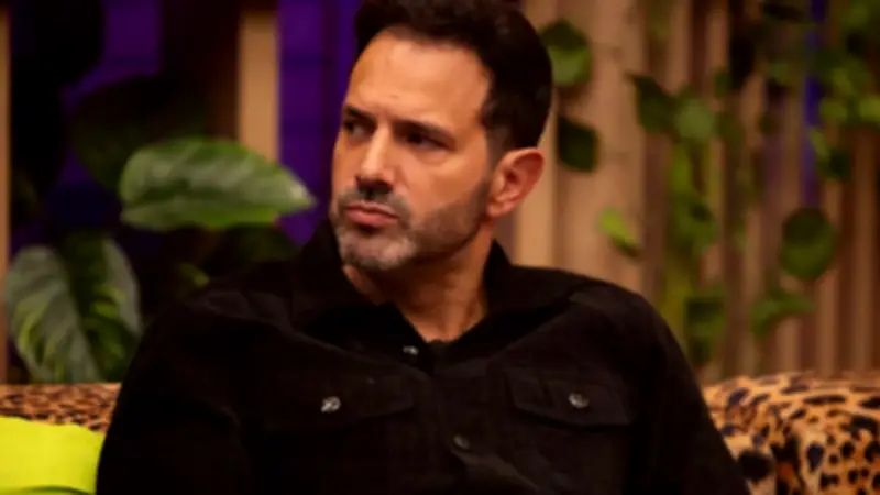 Alejandro Estrada y Emiro se besan en La Casa de los Famosos 3