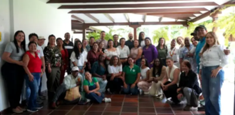 Alianza para que campesinos aprendan finanzas y transformación empresarial en Valle