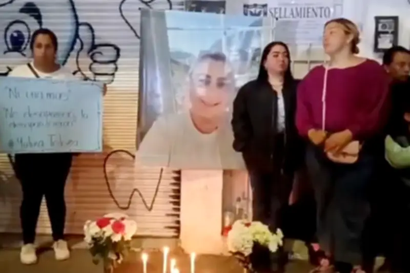 Amigas de Yulixa Toloza protestan frente a centro estético en Bogotá