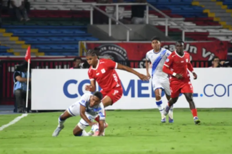 América de Cali sin Yeison Guzmán para duelo clave en Copa Sudamericana