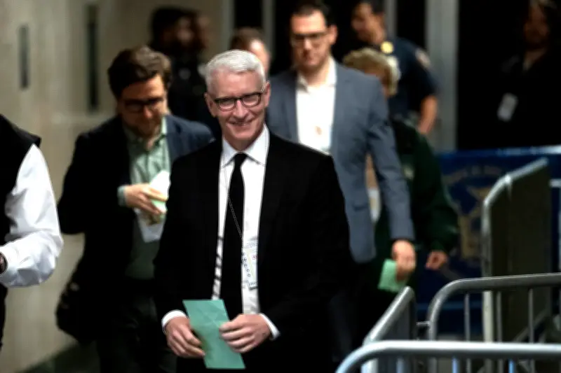 Anderson Cooper deja '60 Minutos' tras 20 años en CBS