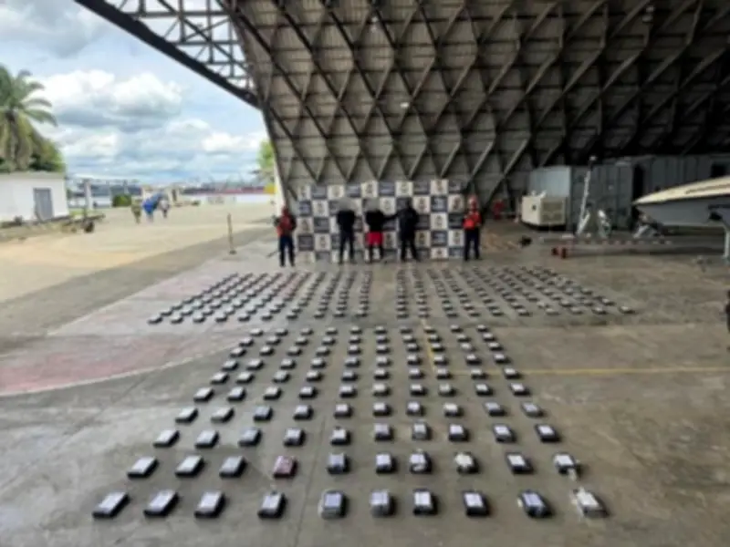 Armada incauta 688 kilos de cocaína en Buenaventura; hay cuatro capturados
