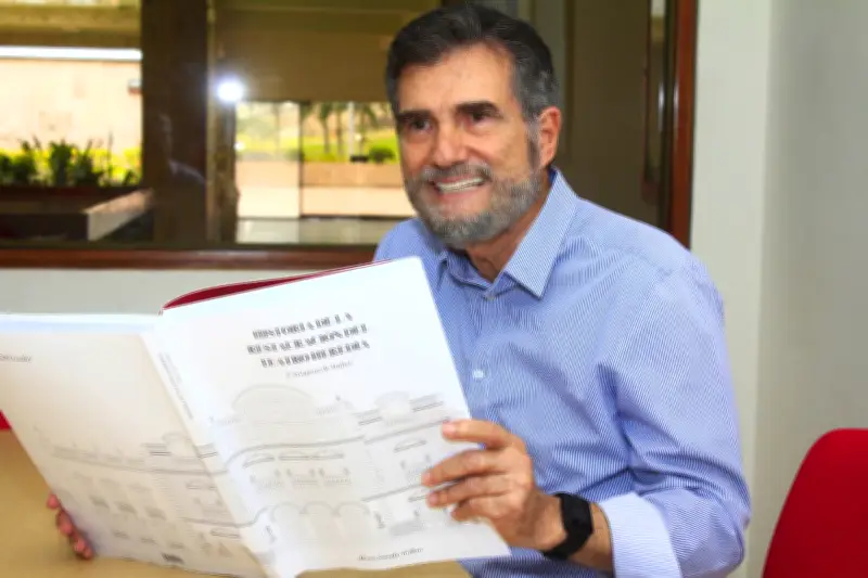 Arquitecto Alberto Samudio recibe homenaje en Bogotá por su labor patrimonial