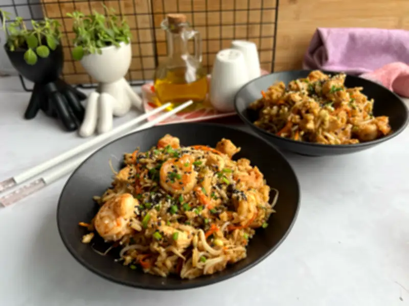 Arroz oriental con camarones y raíces chinas: receta fácil