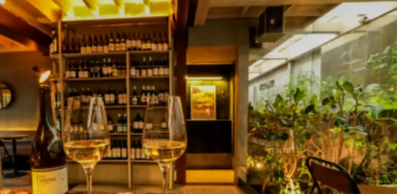 Atlas 2.0: el pionero bar de vinos de Chapinero Alto triplica su espacio y renueva su cocina