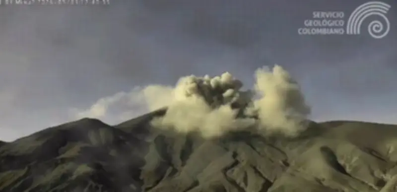 Autoridades refuerzan monitoreo al volcán Puracé por emisiones de ceniza