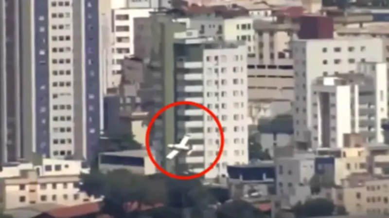 Avioneta se estrella contra edificio en Belo Horizonte: un muerto y tres heridos