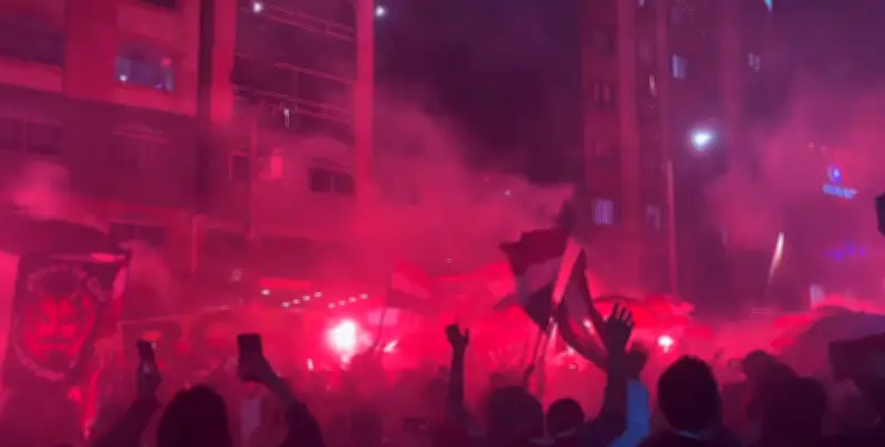 Banderazo del América en Bogotá: la hinchada escarlata se tomó la capital previo al duelo ante Santa Fe