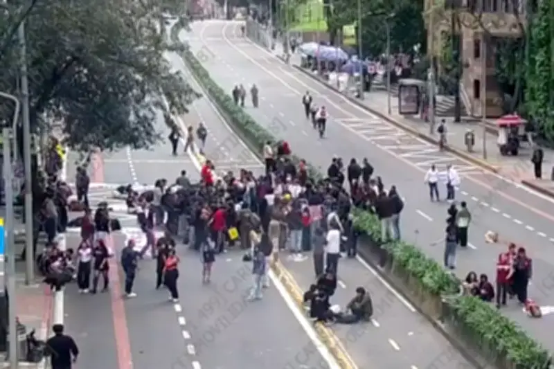 Bogotá: caos por bloqueos y lluvias afectan movilidad en varias zonas