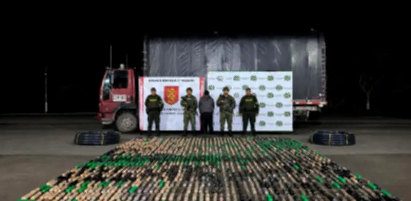 Camionero ocultaba 240 kg de marihuana en rollos de manguera en Huila