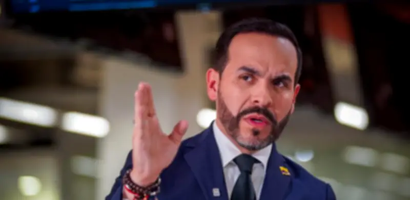 Campaña de Abelardo de la Espriella denuncia falso escolta que haría inteligencia