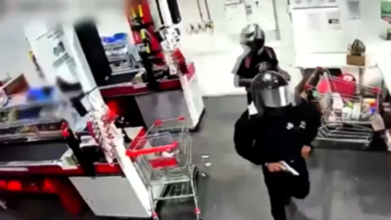 Capturan a dos asaltantes en supermercado D1 en Bogotá tras tiroteo