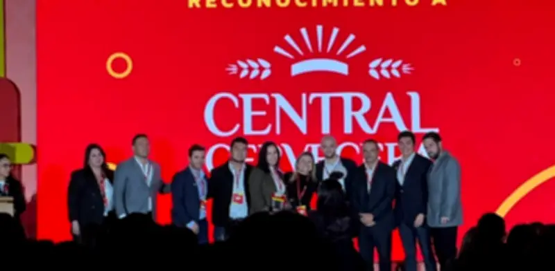 Central Cervecera de Colombia recibe premio de OXXO por mayor crecimiento en ventas 2025