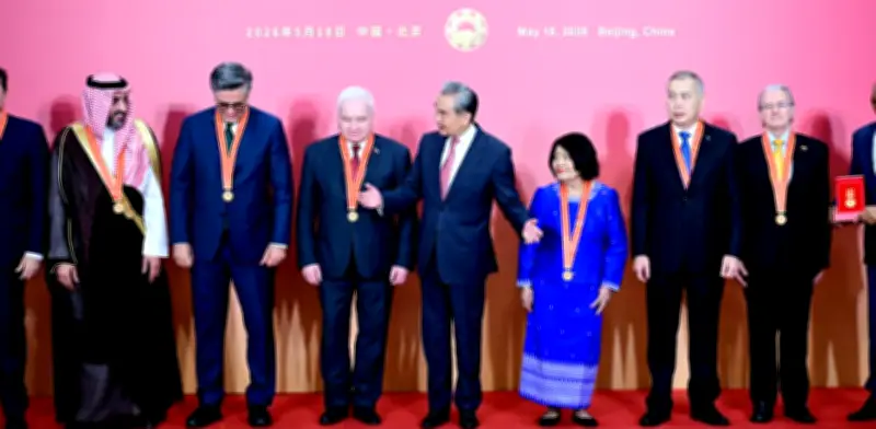 China condecora al embajador Sergio Cabrera con Medalla al Diplomático Destacado