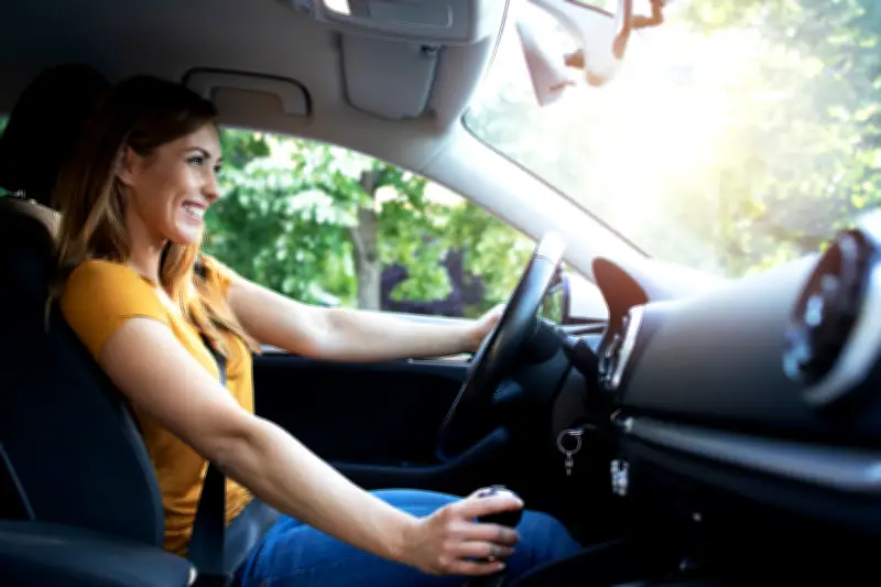 Claves para elegir un carro familiar seguro y cómodo para mamá