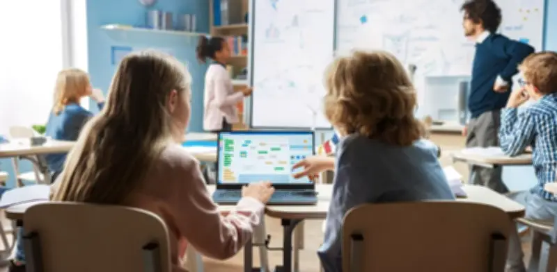 Colombia enfrenta rezagos en conectividad y formación docente en educación digital