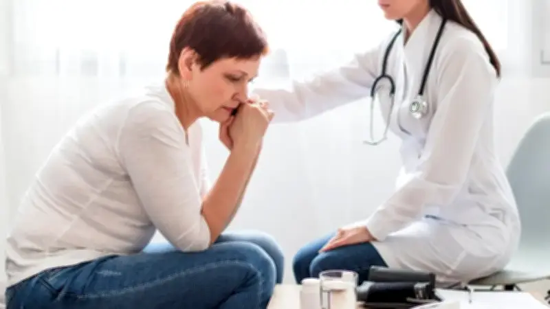 Crisis de salud en Colombia: sistema en coma y sociedad anestesiada, según experto
