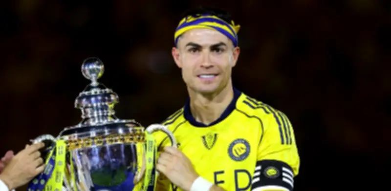 Cristiano Ronaldo llora y toca el bombo tras ganar su primer título de Liga en Arabia