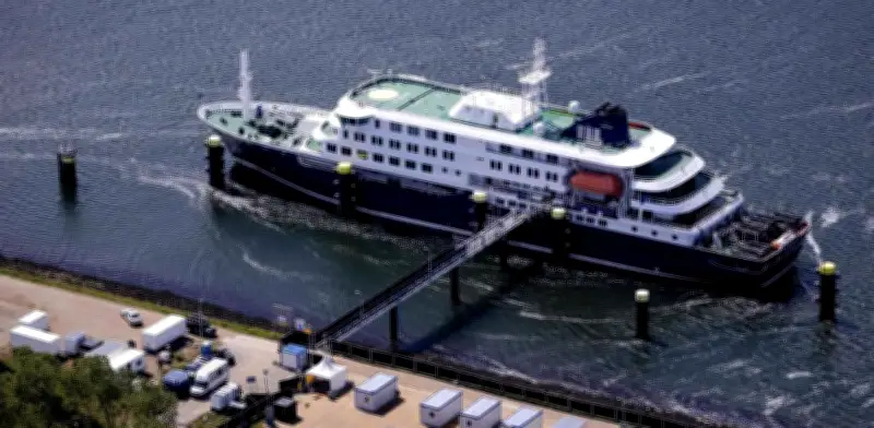 Crucero Hondius con brote de hantavirus atraca en Róterdam y tripulación inicia cuarentena