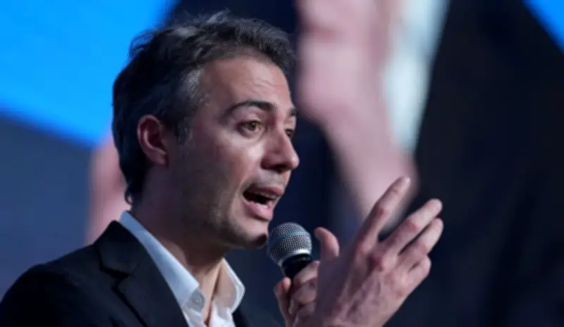 Daniel Quintero asume como superintendente de Salud entre críticas