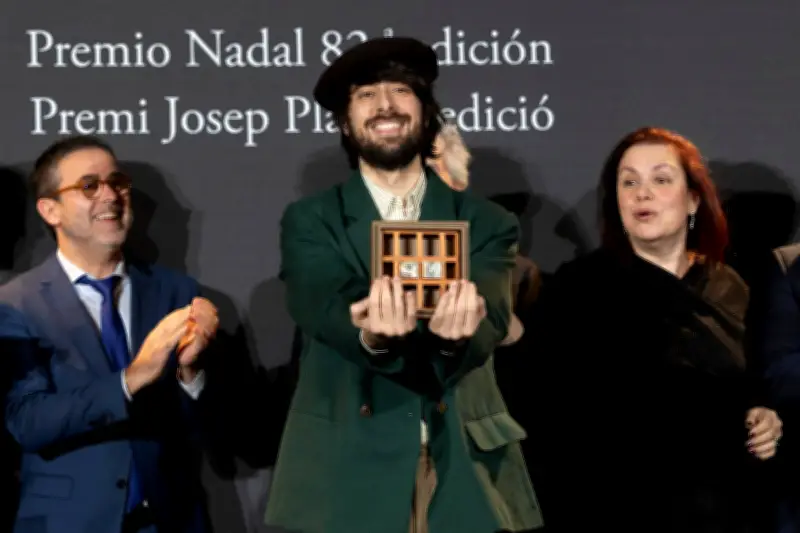 David Uclés: el realismo mágico como memoria en 'La ciudad de las luces muertas'