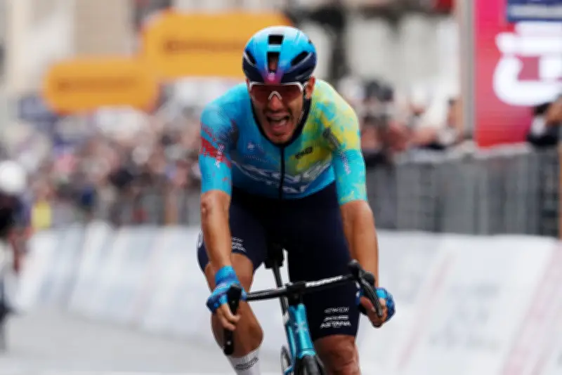 Davide Ballerini gana sexta etapa del Giro de Italia en Nápoles