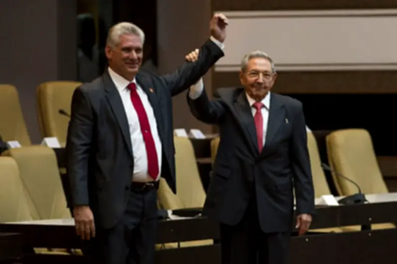 Díaz-Canel califica de "acción política" acusación en EE.UU. contra Raúl Castro
